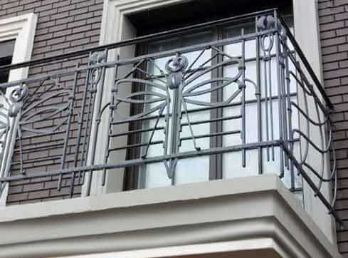 Ограждение балкона со стрекозами